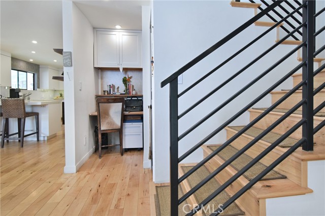 4751 Del Moreno Drive, Woodland Hills CA: https://media.crmls.org/medias/b14a9438-e838-4b85-b238-2b477d174cbb.jpg