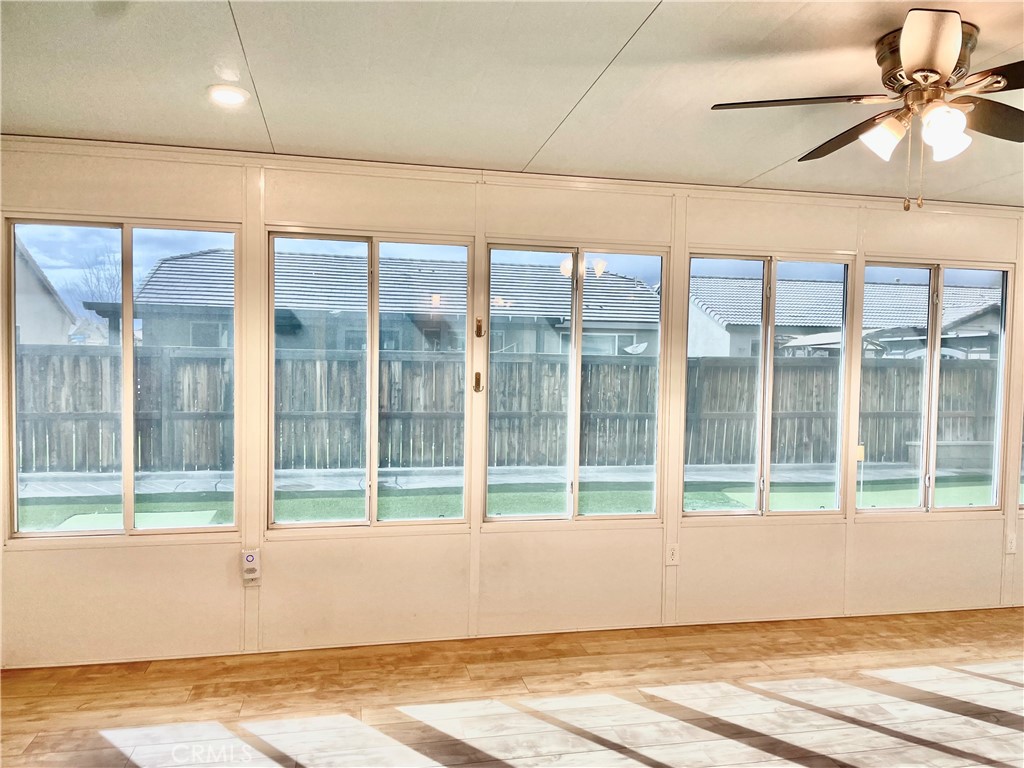https://media.crmls.org/medias/b14acb33-f074-4dc8-aa0b-d0aa2646b411.jpg?preset=X-Large