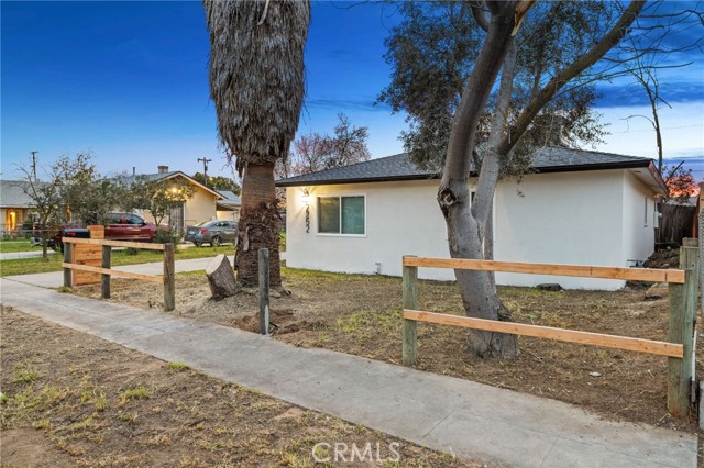 Detail Gallery Image 3 of 37 For 2252 S Eunice Ave, Fresno,  CA 93706 - 4 Beds | 1 Baths