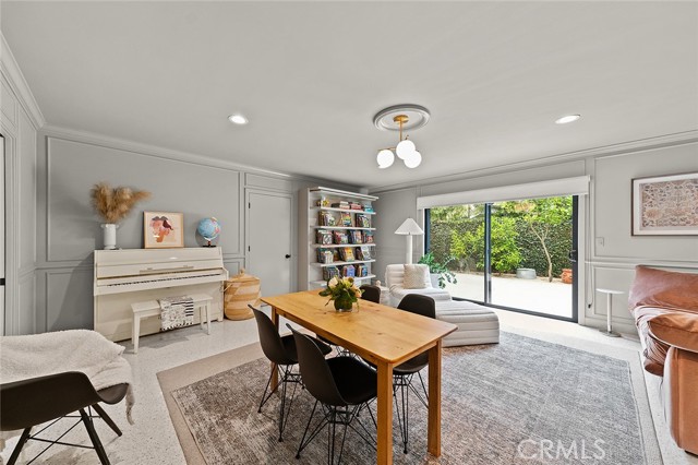 6360 E Vera Crest Drive, Long Beach CA: https://media.crmls.org/medias/b14b0c00-0127-4c48-a865-e01e716add02.jpg