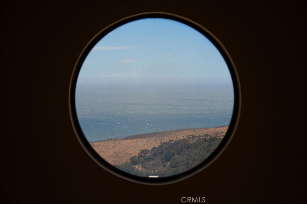 https://media.crmls.org/medias/b14b16e7-f2ac-40fc-8b28-ff042d3a87f7.jpg?preset=X-Large