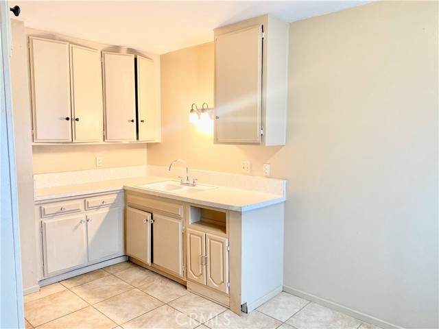 Detail Gallery Image 1 of 11 For 8616 N Loop Bld #1,  California City,  CA 93505 - 1 Beds | 1 Baths