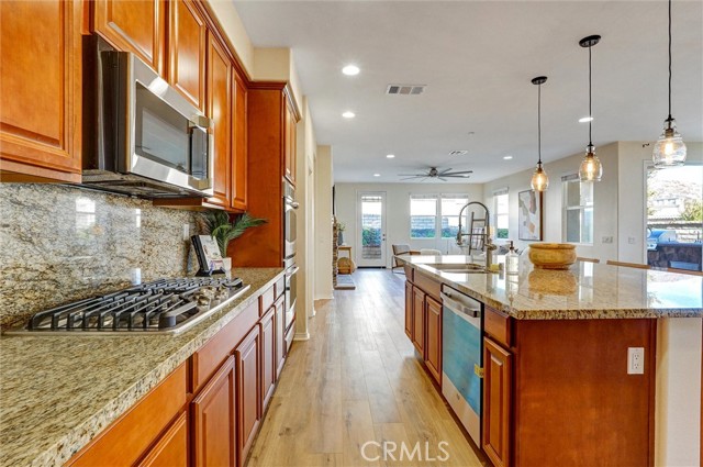 Detail Gallery Image 15 of 44 For 24509 Rosette Ln, Valencia,  CA 91354 - 5 Beds | 3 Baths