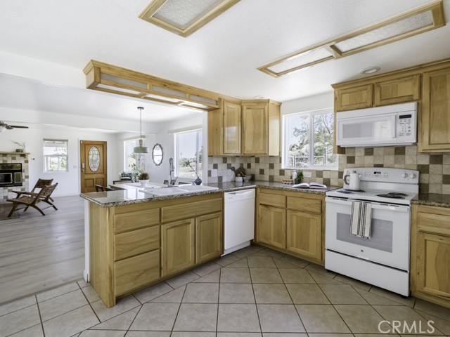 Detail Gallery Image 16 of 63 For 5564 Old Woman Springs Rd, Yucca Valley,  CA 92284 - 2 Beds | 1 Baths