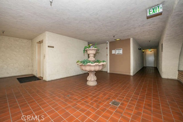 12300 Montecito Road, Seal Beach CA: https://media.crmls.org/medias/b14e1971-b273-4259-a61b-ca0dd45b4897.jpg