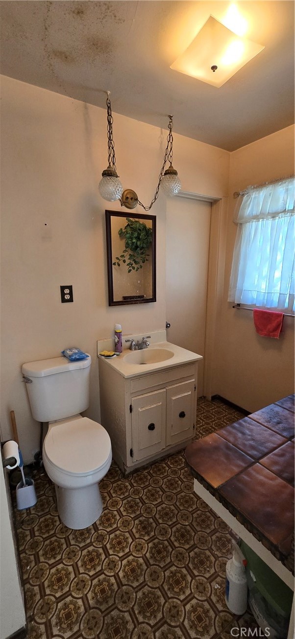 Detail Gallery Image 6 of 22 For 17955 Cantara St, Reseda,  CA 91335 - 4 Beds | 2 Baths