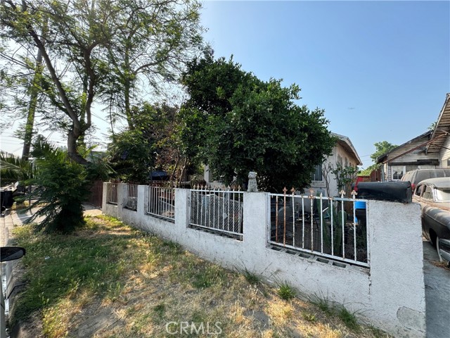1672 76th Street, Los Angeles, California 90001, 2 Bedrooms Bedrooms, ,1 BathroomBathrooms,Single Family Residence,For Sale,76th,DW24145168