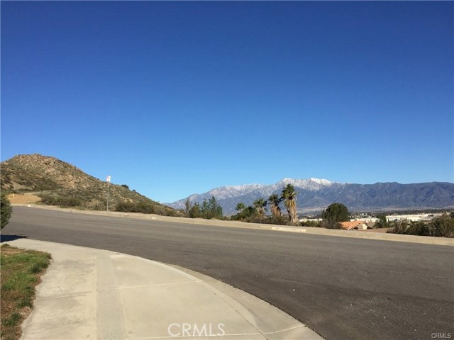 12022 Loyola Court, Fontana CA: https://media.crmls.org/medias/b14fda27-0d05-4d2e-98fe-f36a48b3caef.jpg