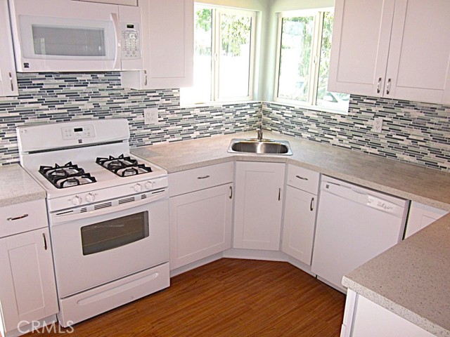 Detail Gallery Image 9 of 48 For 5209 Sylmar Ave, Sherman Oaks,  CA 91401 - 2 Beds | 2 Baths