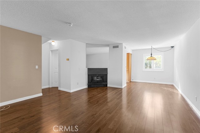 Detail Gallery Image 6 of 32 For 400 S Flower St #108,  Orange,  CA 92868 - 2 Beds | 1/1 Baths