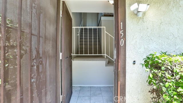 Detail Gallery Image 4 of 44 For 150 S Fairview St #9,  Santa Ana,  CA 92704 - 3 Beds | 2/1 Baths