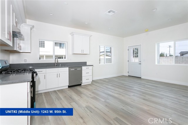 1241 W 95th Street, Los Angeles CA: https://media.crmls.org/medias/b1519b55-1e53-4a94-b29a-2e35c995ac63.jpg