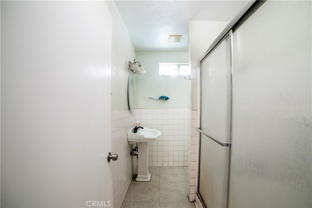 https://media.crmls.org/medias/b1527591-799e-4a57-81d9-30b7d176d92d.jpg?preset=X-Large