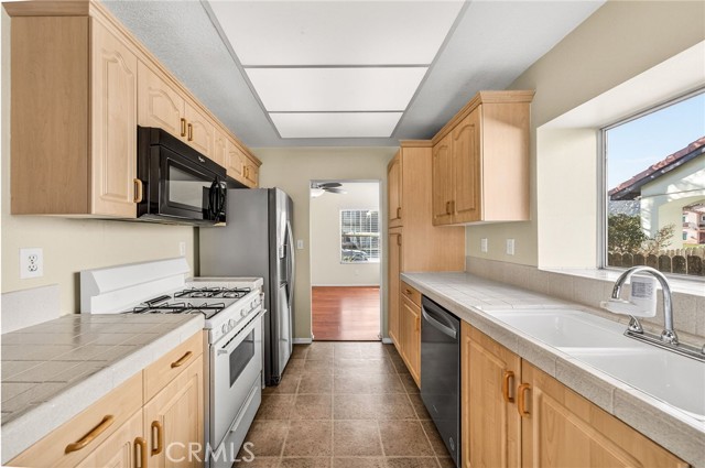 Detail Gallery Image 8 of 52 For 30752 Canterfield Dr, Temecula,  CA 92592 - 4 Beds | 2/1 Baths