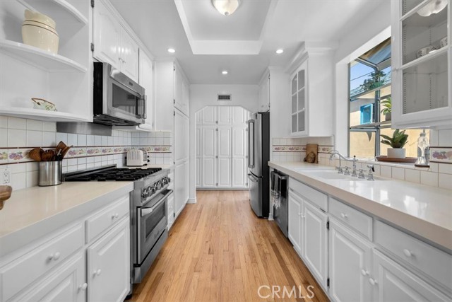 593 26th Street, Manhattan Beach, California 90266, 3 Bedrooms Bedrooms, ,2 BathroomsBathrooms,Residential,Sold,26th,SB22189948