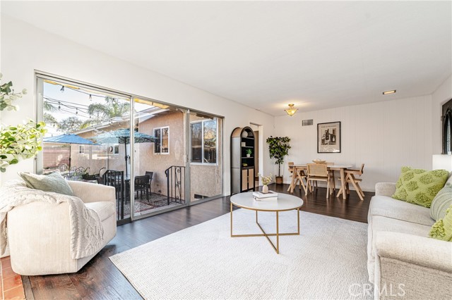 Detail Gallery Image 7 of 21 For 2750 Fanwood Ave, Long Beach,  CA 90815 - 3 Beds | 3 Baths