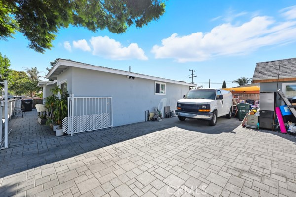 Detail Gallery Image 13 of 22 For 7010 San Vincente, Paramount,  CA 90723 - – Beds | – Baths