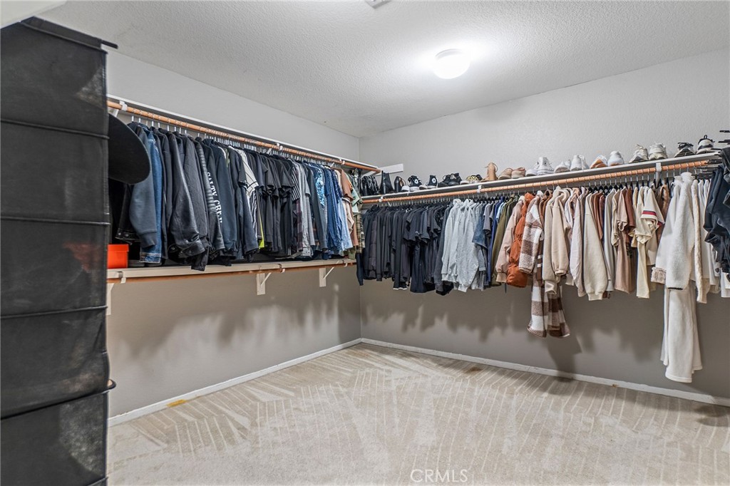 https://media.crmls.org/medias/b15446d1-e621-40be-8136-52de2adec0f7.jpg?preset=X-Large