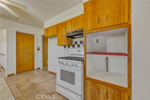 Image 24 of 46 For 8136 Walnut Avenue