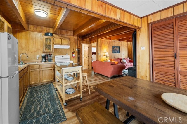 Detail Gallery Image 13 of 42 For 567 Highland, Big Bear Lake,  CA 92315 - 3 Beds | 2 Baths