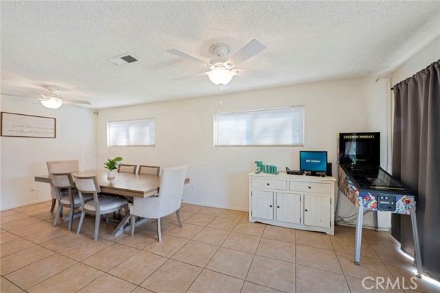 Detail Gallery Image 10 of 14 For 6302 Apple, Rialto,  CA 92377 - 4 Beds | 2 Baths
