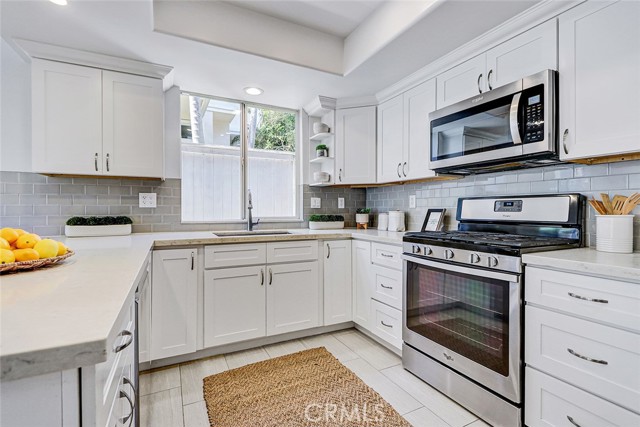 Detail Gallery Image 16 of 43 For 1808 Pullman Ln #B,  Redondo Beach,  CA 90278 - 4 Beds | 2/1 Baths