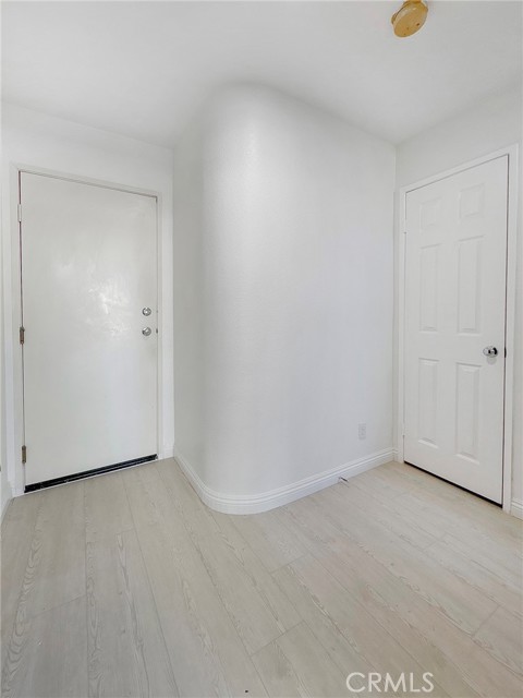 1505 elk grove, Irvine CA: https://media.crmls.org/medias/b155446c-6c09-4bf1-8698-ddb9901a0047.jpg