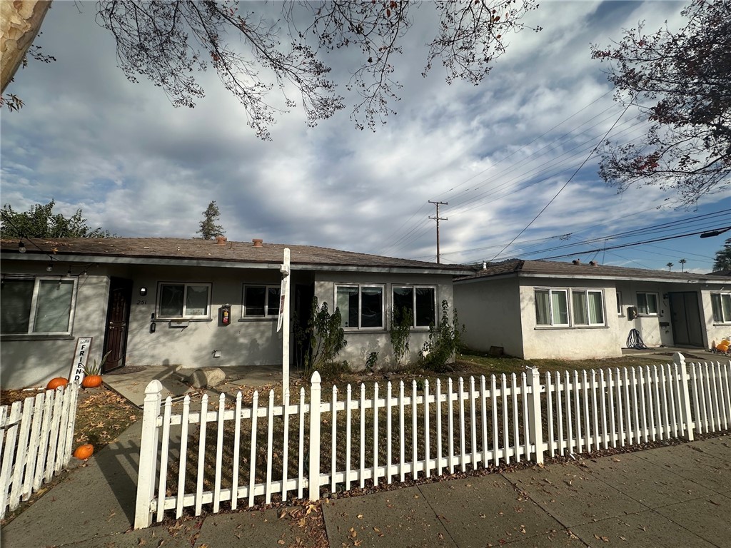 Detail Gallery Image 2 of 9 For 249 W 9th St, Azusa,  CA 91702 - 1 Beds | 1 Baths