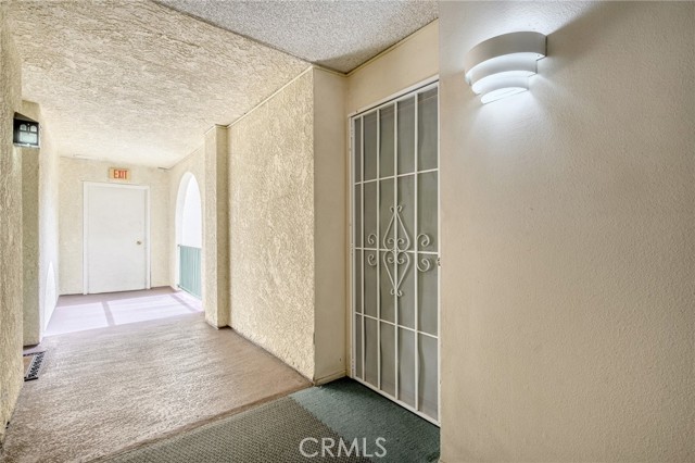 Detail Gallery Image 2 of 22 For 5460 White Oak #G324,  Encino,  CA 91316 - 1 Beds | 1 Baths