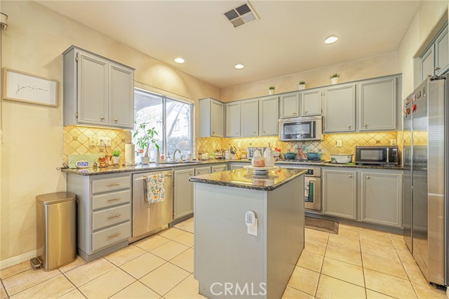 Detail Gallery Image 20 of 59 For 24345 Caladium, Valencia,  CA 91354 - 3 Beds | 2/1 Baths