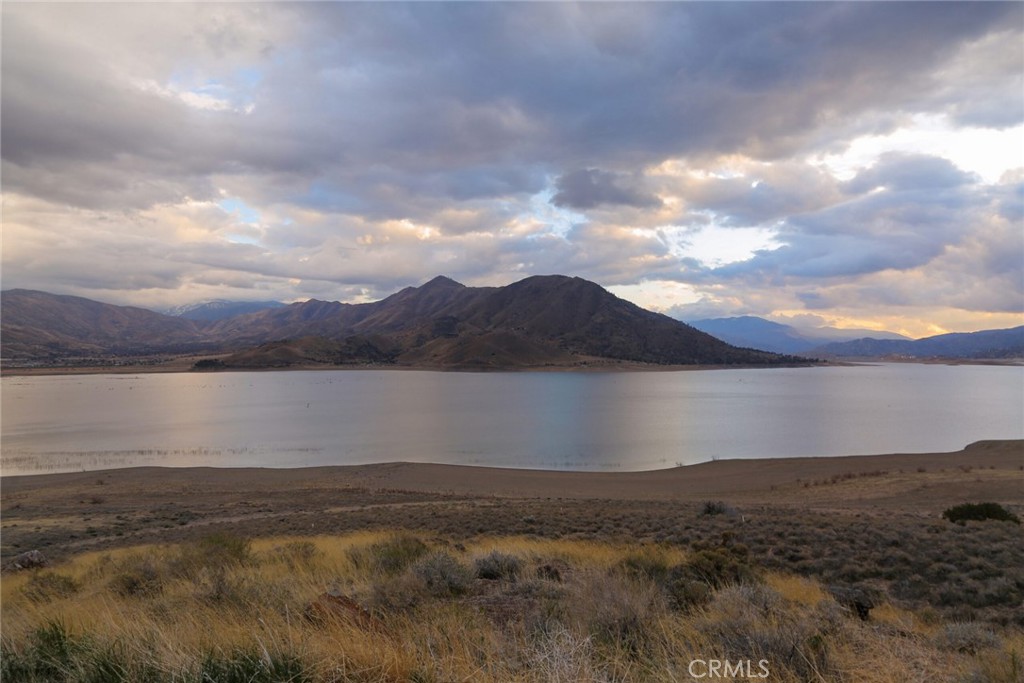 https://media.crmls.org/medias/b1582b69-f48a-44d0-a919-eacd825aeaf3.jpg?preset=X-Large