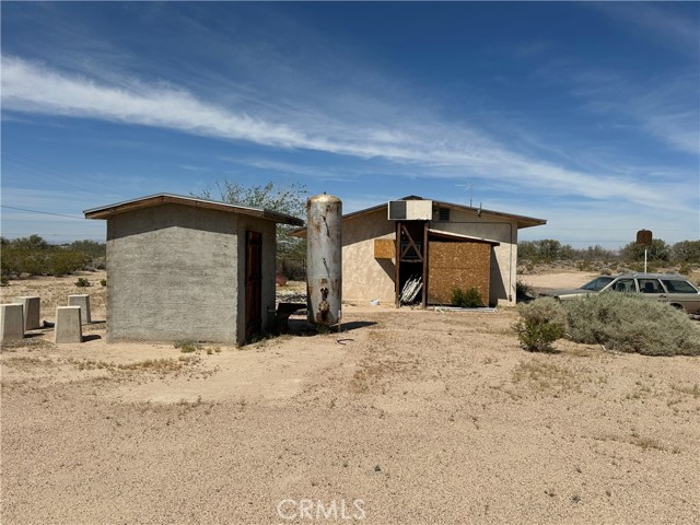 Detail Gallery Image 18 of 23 For 46363 Valley Center a, B,  Newberry Springs,  CA 92365 - 5 Beds | 3 Baths