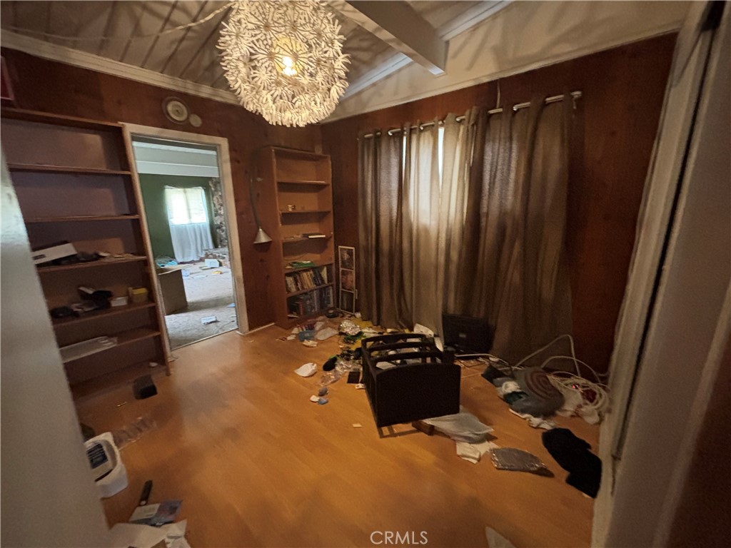 https://media.crmls.org/medias/b15952ec-d453-46b0-9bb9-70c77968b429.jpg?preset=X-Large