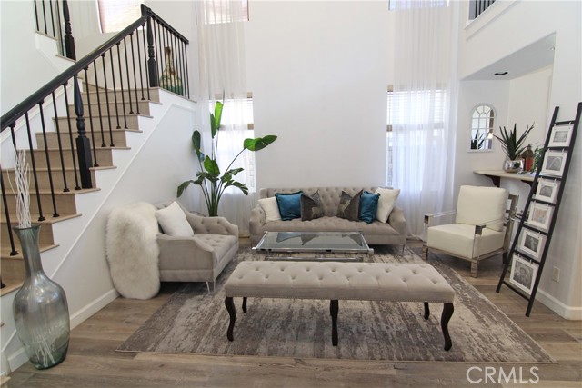 Detail Gallery Image 7 of 41 For 17634 Wren Dr, Canyon Country,  CA 91387 - 5 Beds | 4 Baths