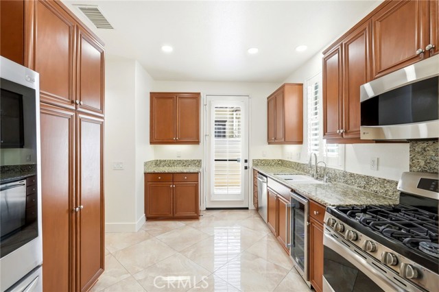 Detail Gallery Image 13 of 35 For 11537 Amalfi, Porter Ranch,  CA 91326 - 2 Beds | 3 Baths