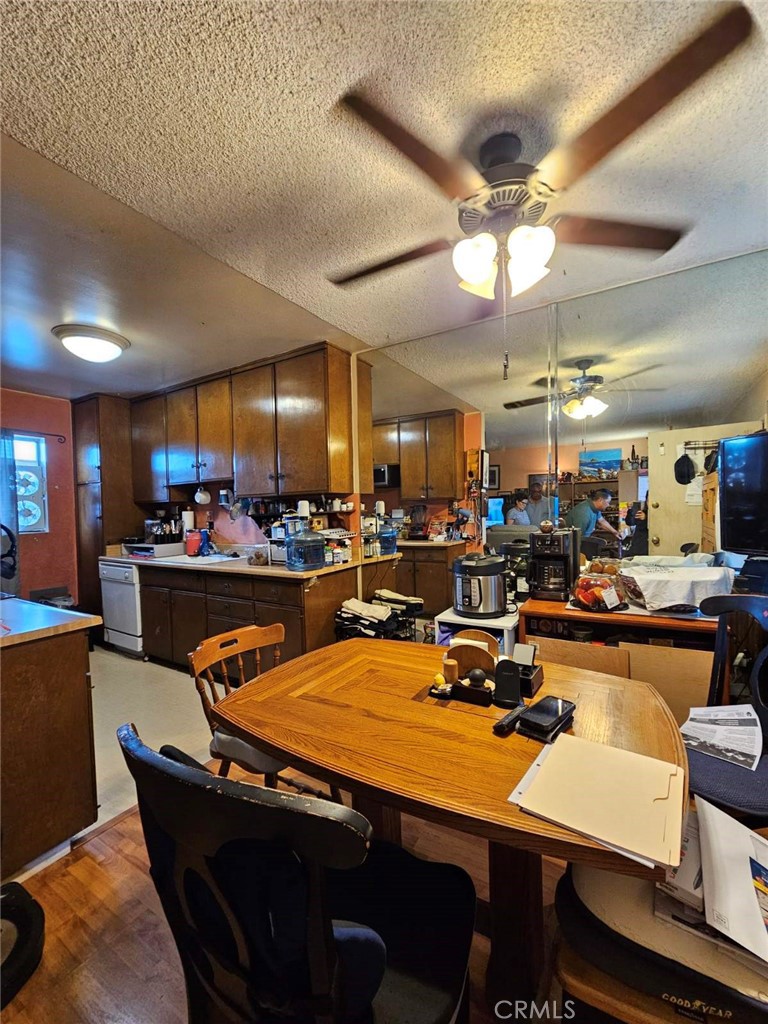 https://media.crmls.org/medias/b15c75c5-9370-47da-93d6-e0a5fc934ae9.jpg?preset=X-Large