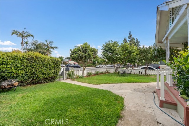 Detail Gallery Image 5 of 11 For 926 E Pine, Santa Ana,  CA 92701 - 6 Beds | 2 Baths