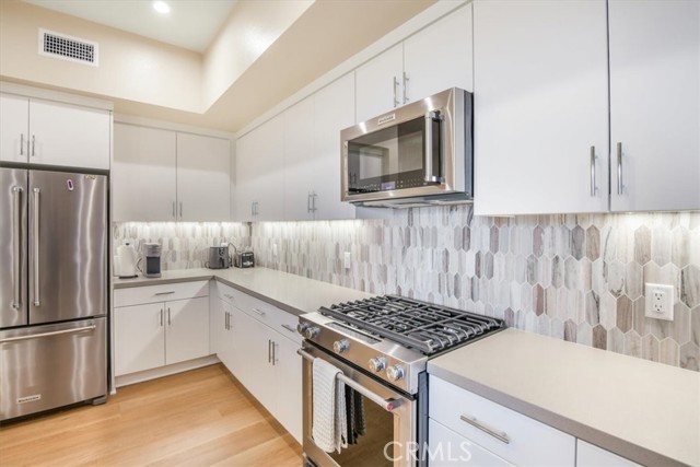 Detail Gallery Image 8 of 27 For 1118 S Urbana, Anaheim,  CA 92805 - 2 Beds | 2 Baths