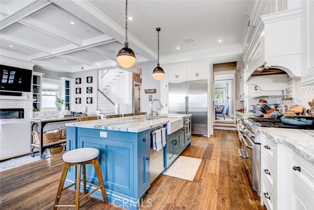 Detail Gallery Image 12 of 35 For 569 33rd, Manhattan Beach,  CA 90266 - 6 Beds | 5/1 Baths