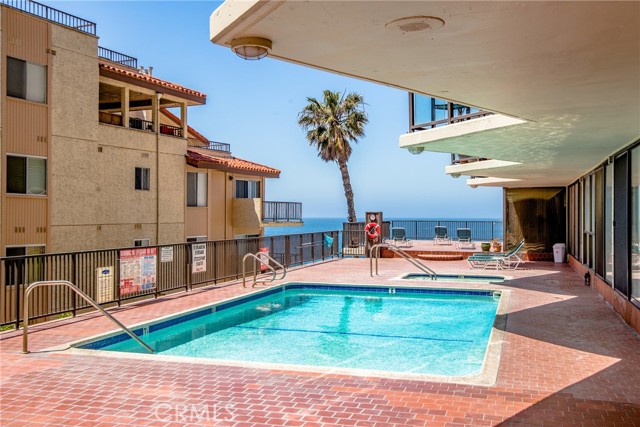 531 Esplanade, Redondo Beach, California 90277, 2 Bedrooms Bedrooms, ,Residential,Sold,Esplanade,SB23202672