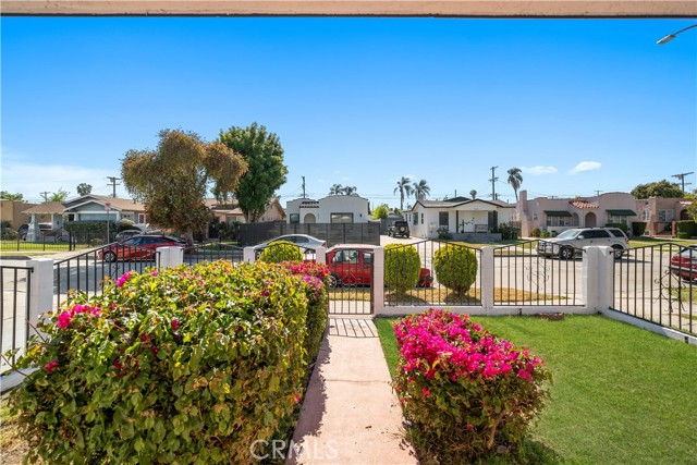 Detail Gallery Image 3 of 33 For 5832 6th Ave, Los Angeles,  CA 90043 - 5 Beds | 4/1 Baths