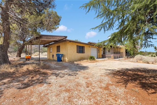 555 Mesquite Road, Pinon Hills CA: https://media.crmls.org/medias/b15fb8b6-8c05-4b97-bd78-90bf31ad11d6.jpg