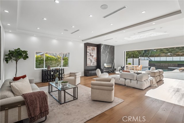 Detail Gallery Image 4 of 53 For 4001 Coldstream, Tarzana,  CA 91356 - 6 Beds | 6/1 Baths