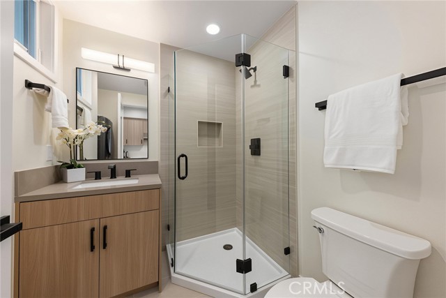 1025 La Cadena, B photo 18
