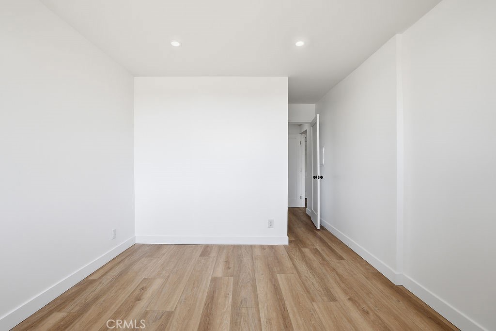 https://media.crmls.org/medias/b15ff3d4-84c9-4568-8ae1-1acc7a2bb491.jpg?preset=X-Large