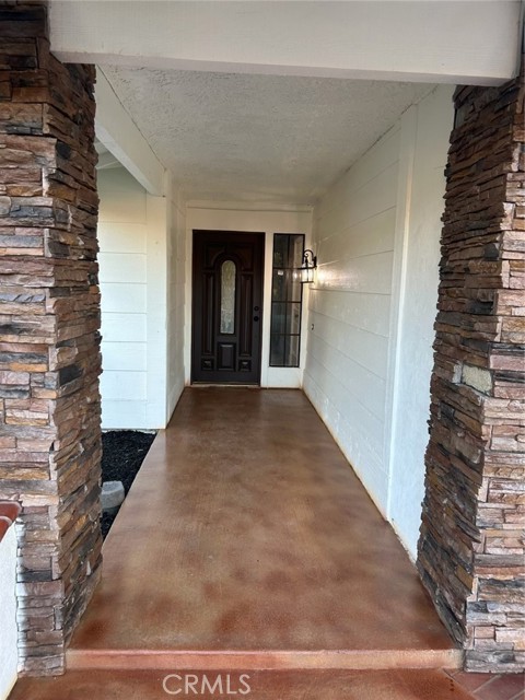 8138 Camelot Road, Riverside CA: https://media.crmls.org/medias/b1603b20-78b5-4332-b8b1-c84ad773ee95.jpg