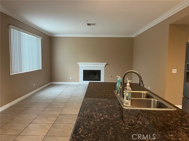 Detail Gallery Image 6 of 21 For 5723 Diablo Pl, Fontana,  CA 92336 - 5 Beds | 3/1 Baths