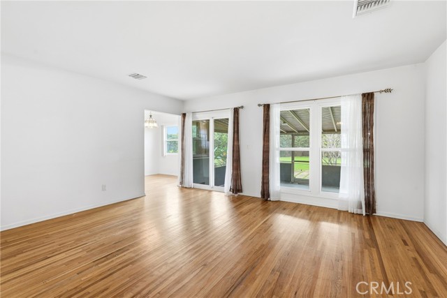 Detail Gallery Image 4 of 23 For 15853 Romar, Granada Hills,  CA 91343 - 3 Beds | 2 Baths