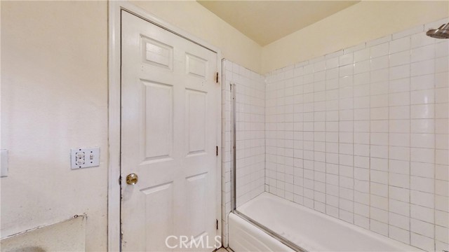 Detail Gallery Image 9 of 27 For 426 W 81st St, Los Angeles,  CA 90003 - 4 Beds | 2 Baths