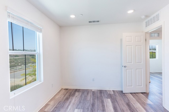 Detail Gallery Image 19 of 64 For 27638 Sawtooth Ln, Canyon Country,  CA 91387 - 3 Beds | 2/1 Baths